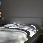 度假居 Sonneninsel In By Interhome *