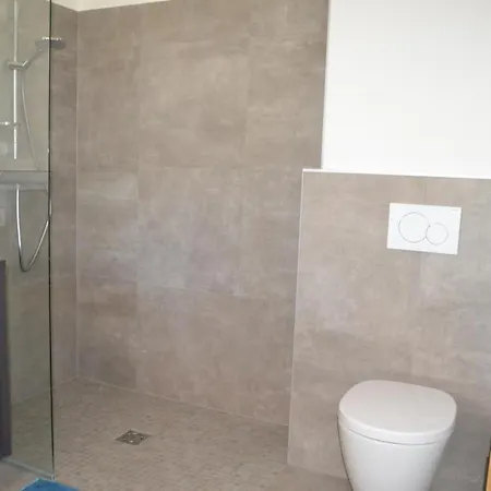 Holiday home Sonneninsel In Velden Am Woerthersee By Interhome *