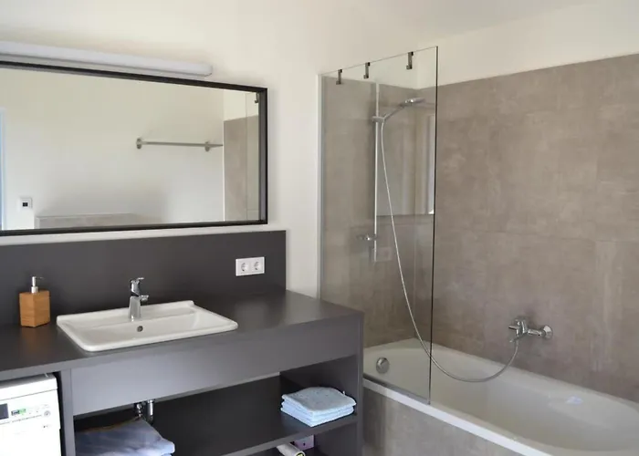 Holiday home Sonneninsel In Velden Am Woerthersee By Interhome *